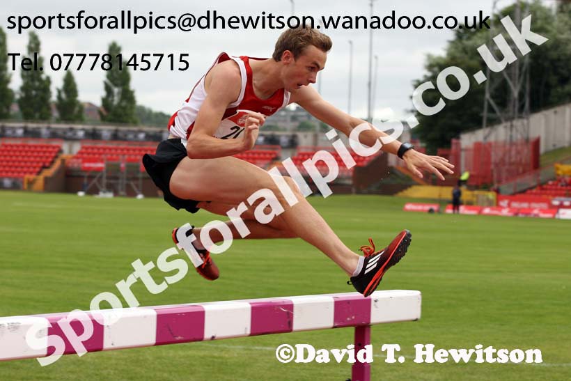 Senior boys 2000 metres steeplechase, English Schools Track and Field. Photo: David T. Hewitson/Sports for All Pics